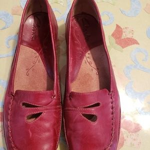 CLARKS RED FLATS